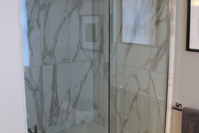 Example of a minimalist bathroom design in Philadelphia