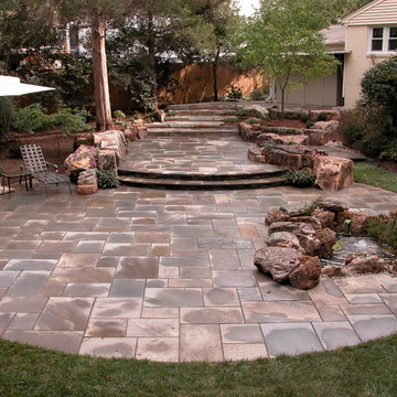 A Patio Where Linear Meets Natural