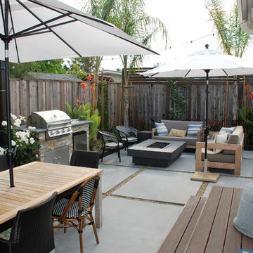 Contemporary backyard oasis