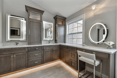 Master bathroom photo in Chicago