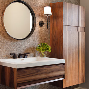 サンフランシスコのコンテンポラリースタイルのおしゃれなトイレ・洗面所 (フラットパネル扉のキャビネット、中間色木目調キャビネット、壁付け型シンク) の写真