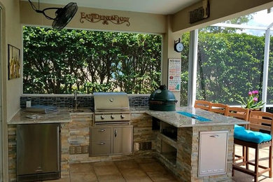 Example of a classic kitchen design in Tampa
