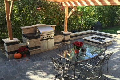 Inspiration for a timeless patio remodel in Chicago