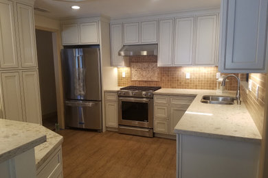 Kitchen - modern kitchen idea in San Francisco