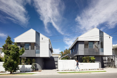 Inspiration for a small contemporary home design in Brisbane.