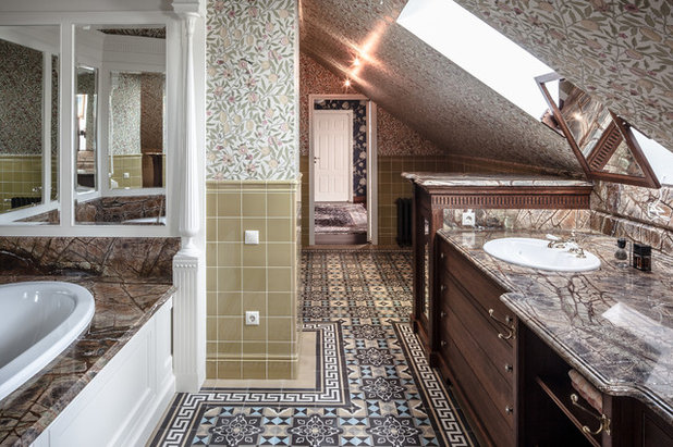 Классический Ванная комната by Rosbri Decor Studio