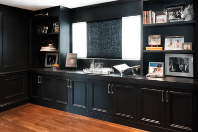 Elegant home bar photo in Miami