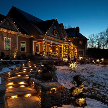 Traditional Outdoor Holiday Decor