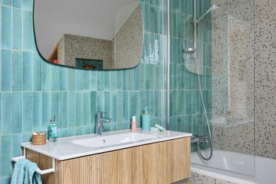 Réalisation d'une salle de bain minimaliste.