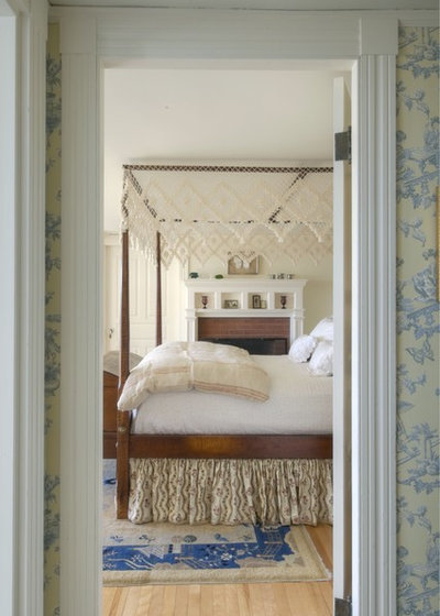 Классический Спальня by Chatfield Design