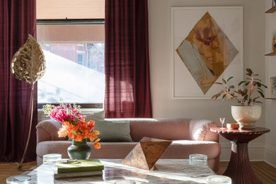 Transitional home design photo in Louisville