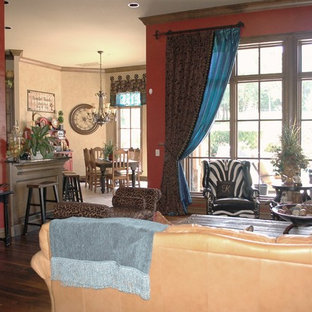 Foto de salón abierto, mediterráneo, de tamaño medio, con paredes rojas y suelo de madera oscura