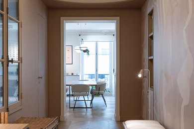 Inspiration for a contemporary entryway in Paris.