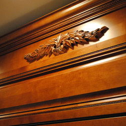 Detailed Traditional Kitchen - Kitchen Cabinetry