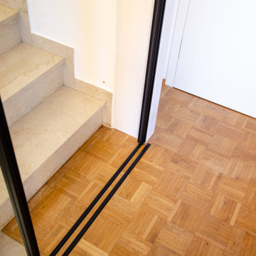 Elegante Treppenhaus-Abtrennung mit Schiebetüren Schwarz ist das neue Chic!