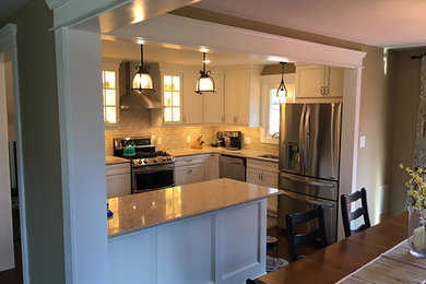 Mid-sized transitional u-shaped dark wood floor and brown floor eat-in kitchen photo in Philadelphia with an undermount sink, recessed-panel cabinets, white cabinets, quartz countertops, beige backsplash, ceramic backsplash, stainless steel appliances and a peninsula