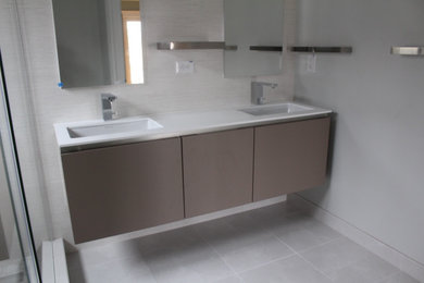 Inspiration for a modern bathroom remodel in San Francisco