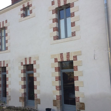 Enduit traditionnel à la chaux avec entourages en brique