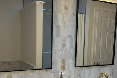 Freestanding bathtub - mid-sized transitional master porcelain tile and double-sink freestanding bathtub idea in New York with an undermount sink, quartz countertops, white countertops and a niche
