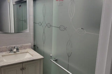 Bathroom - bathroom idea in New York