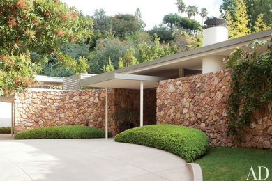 Mid-century modern exterior home idea in Los Angeles