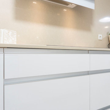 Cocina moderna con el máximo espacio aprovechado