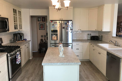 Example of a kitchen design in Seattle