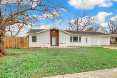 Example of a classic home design design in Dallas
