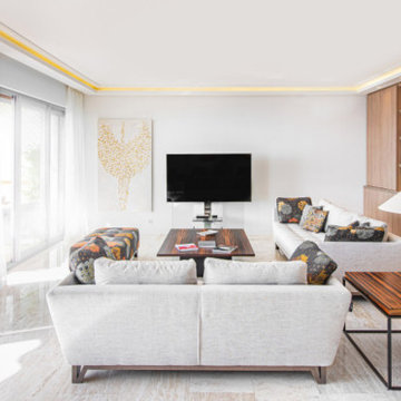 Salon contemporain avec bibliothèque sur mesure – appartement à Cannes
