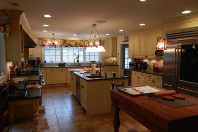 Inspiration for a timeless kitchen remodel in New York