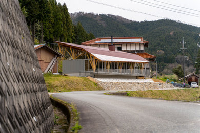 Inspiration for a modern home design remodel in Kobe