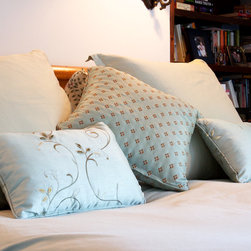 Master Bedroom - Bed Pillows