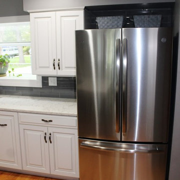 Grabill Cabinets Kitchen - Olde Towne in Custom Paint w/ Nickel Glaze & Mystic