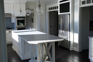 Kitchen - modern kitchen idea in Chicago