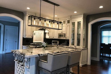 Kitchen - kitchen idea in Detroit