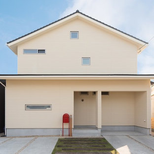 京都のエクレクティックスタイルのおしゃれな白い家 (切妻屋根) の写真