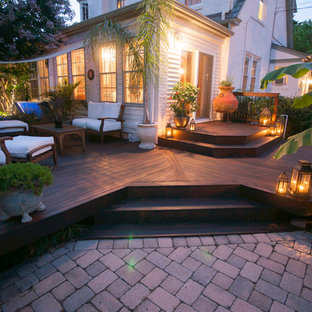 ワシントンD.C.の中サイズの地中海スタイルのおしゃれな裏庭のデッキ (日よけなし) の写真