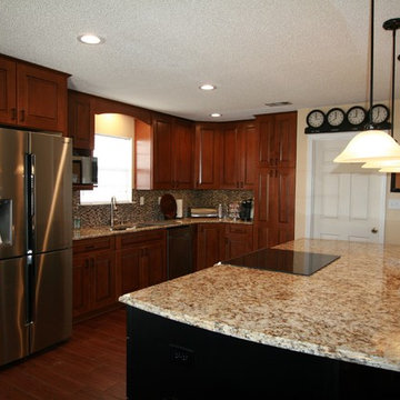 Kitchen Renovation: Maple, cafe finish / chocolate glaze + black finish island