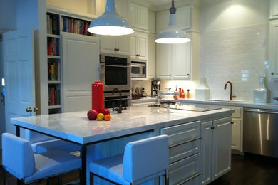Kitchen - contemporary kitchen idea in New Orleans