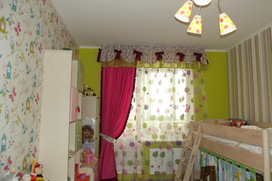 他の地域にあるお手頃価格の中くらいなおしゃれな子供部屋の写真