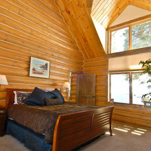 vaulted  ceiling in livingroom