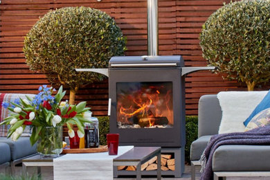 Outdoor Fireplace and Barbecue