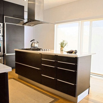 Contemporary Kitchen by Meridian Homes