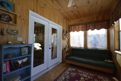 Sunroom - mid-sized traditional sunroom idea in Toronto with a standard ceiling