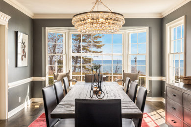 Example of a dining room design in Milwaukee