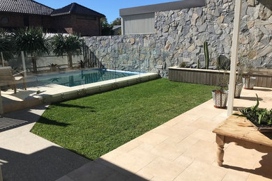 Inspiration for a modern pool in Gold Coast - Tweed.