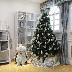 Decorate Christmas Tree with Snow Forest Collection Ball Ornaments - Christmas Ornaments
