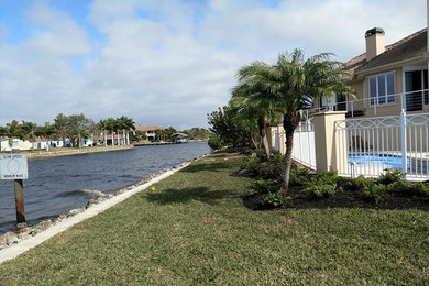 Photo of a tropical landscaping in Miami.