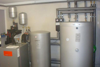 Wärmepumpenanlage mit Pufferspeicher und Warmwasserspeicher