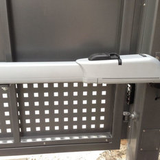 Moderne Fenster & Türen: Dachfenster, Garagentore und Haustüren